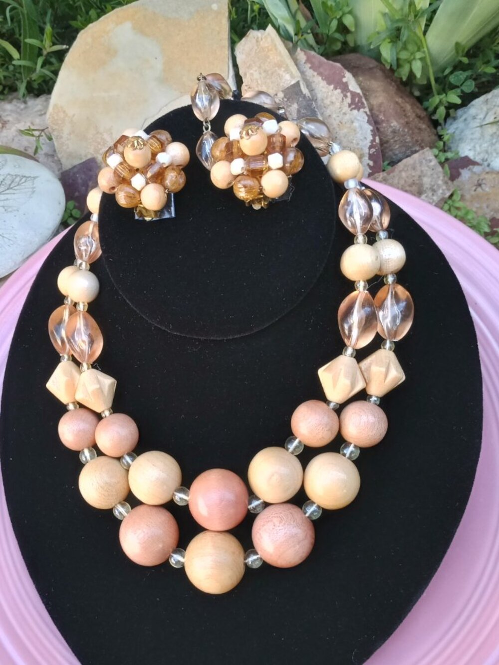 1960's Myrtle Wood Choker & Earrings - Picture 2 of 6